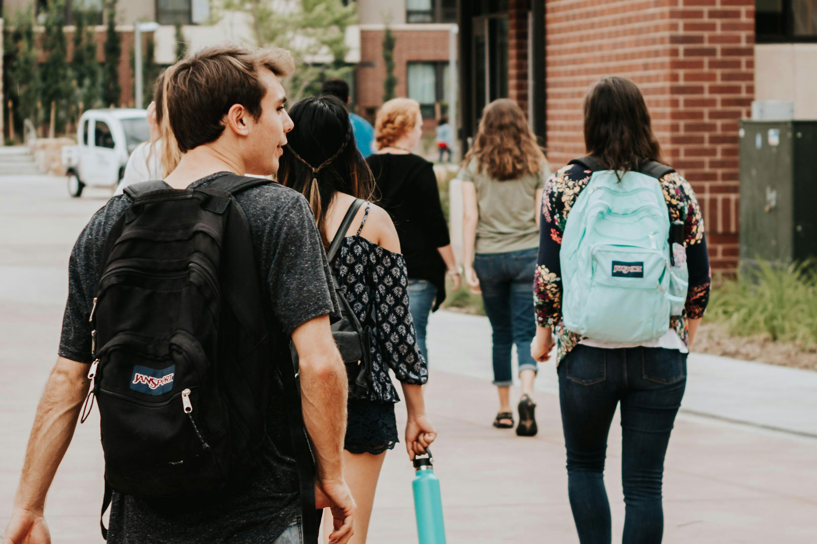 walking-to-class-5654 syracuse student off campus housing